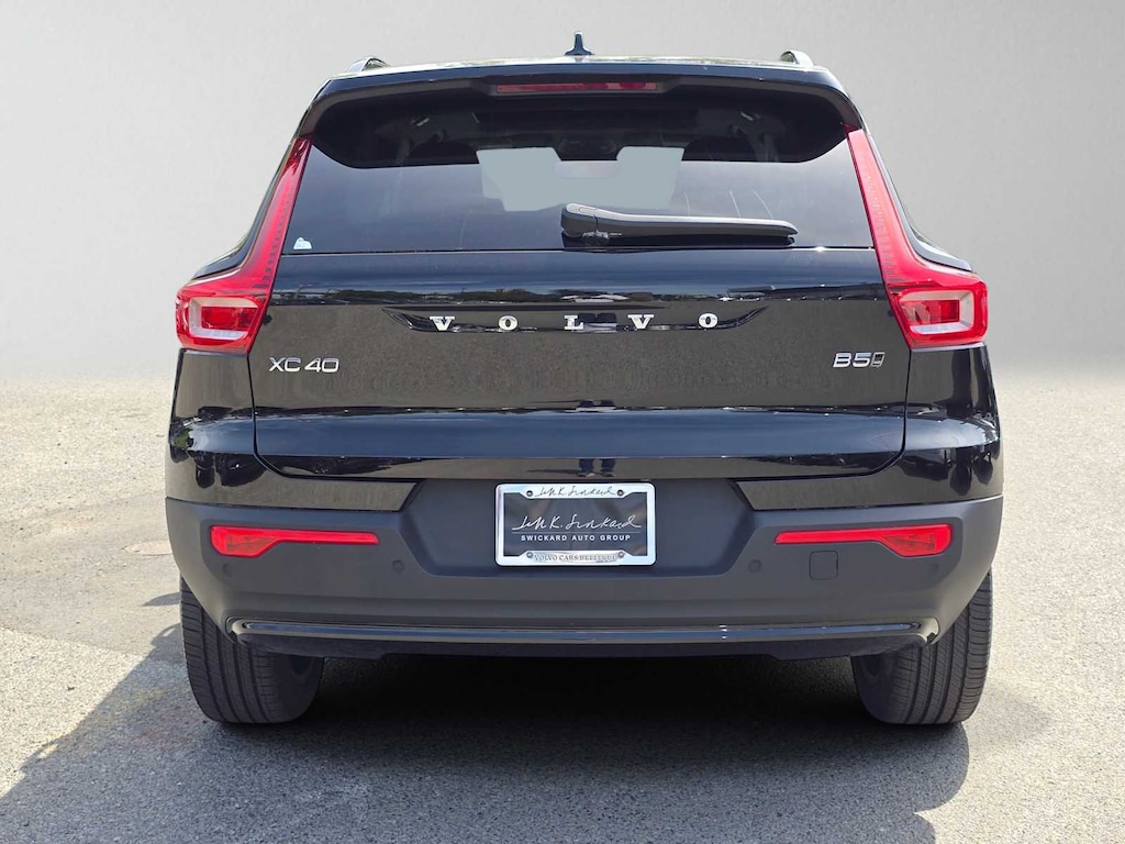 Used 2025 Volvo XC40 B5 Plus Dark Theme SUV