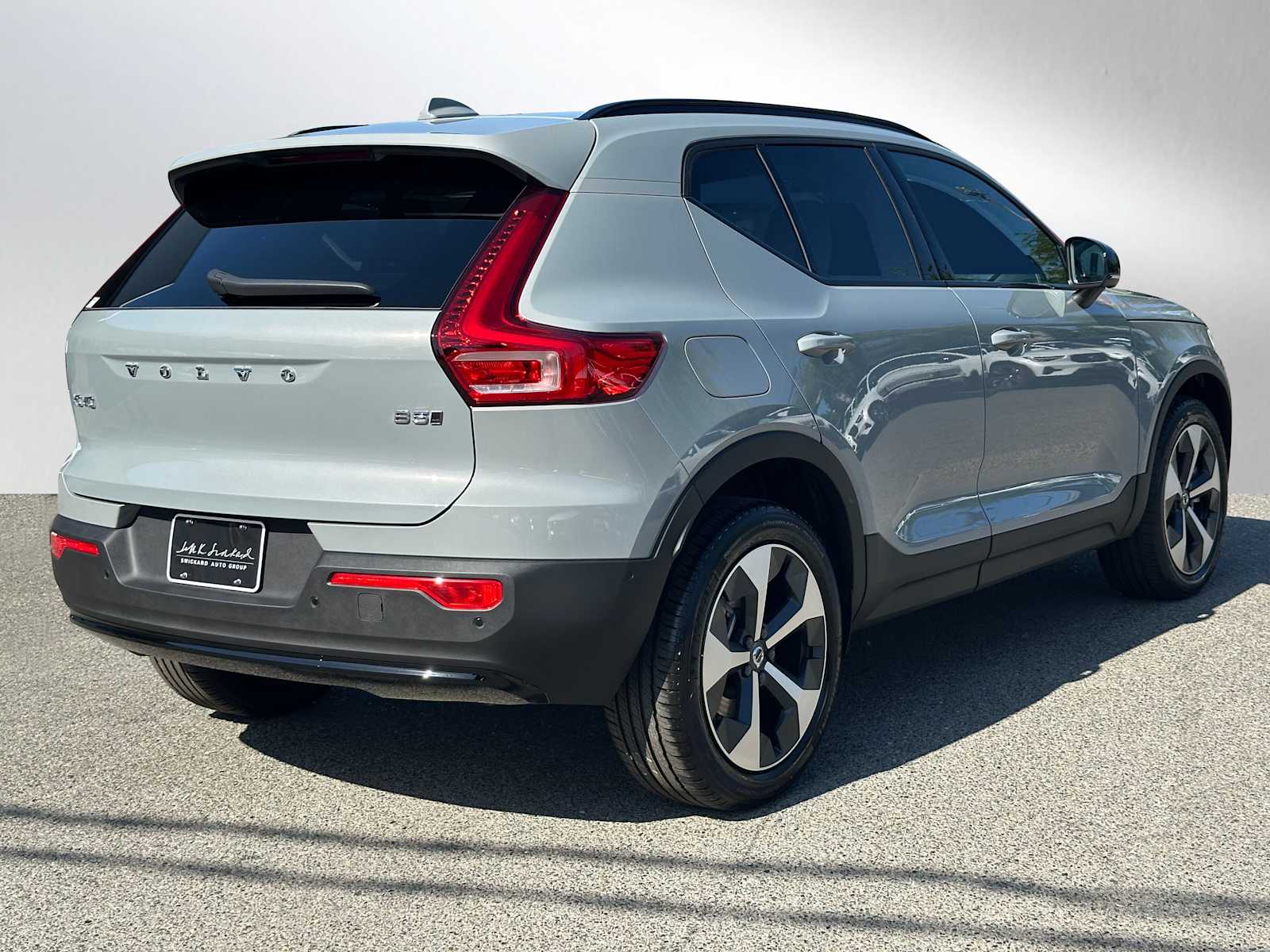 2026 Volvo XC40 Plus photo 3