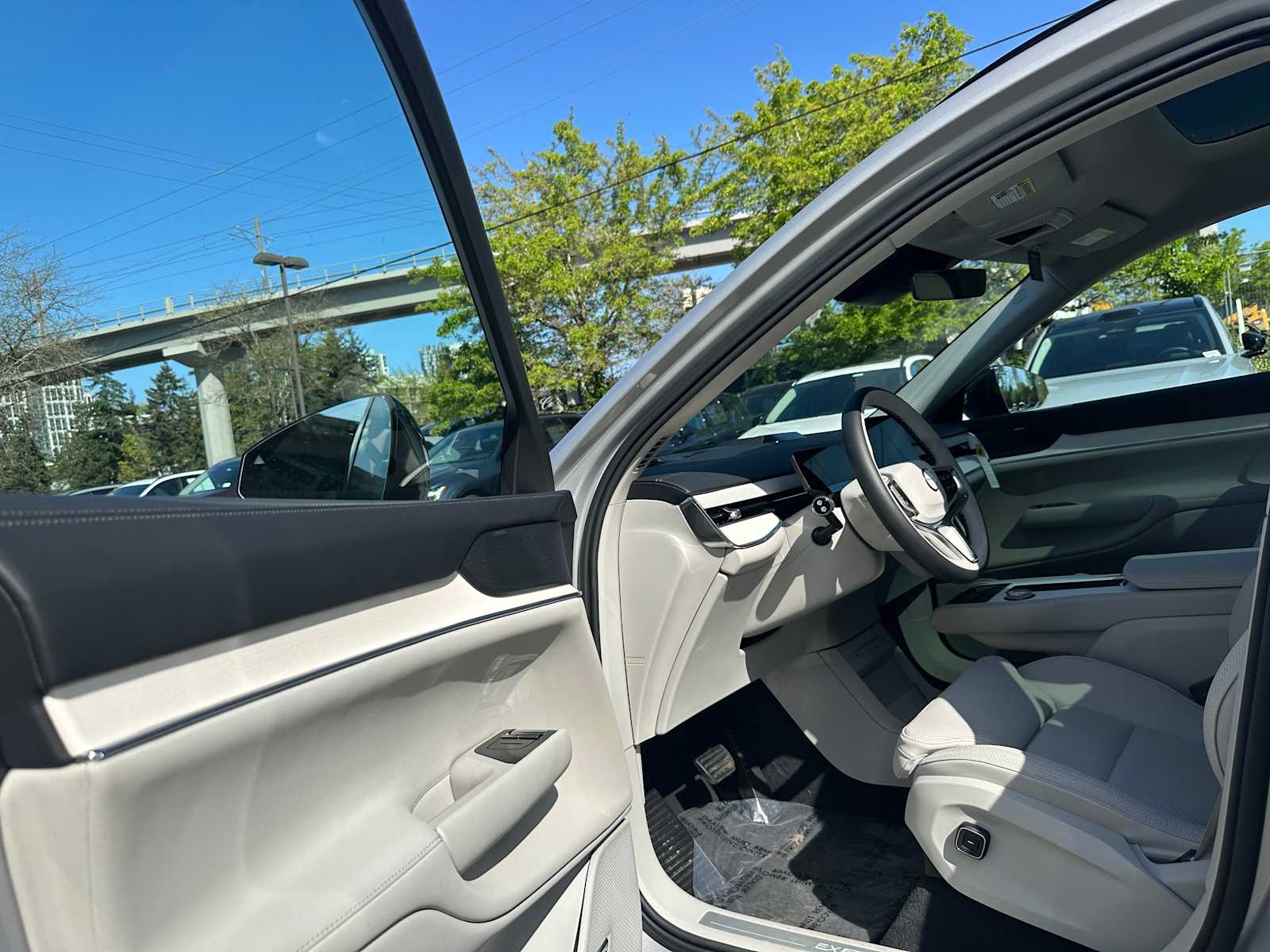 2025 Volvo EX90 Plus - Photo 21