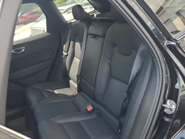 2024 Volvo XC60 Recharge Hybrid Ultimate Black Edition photo 4