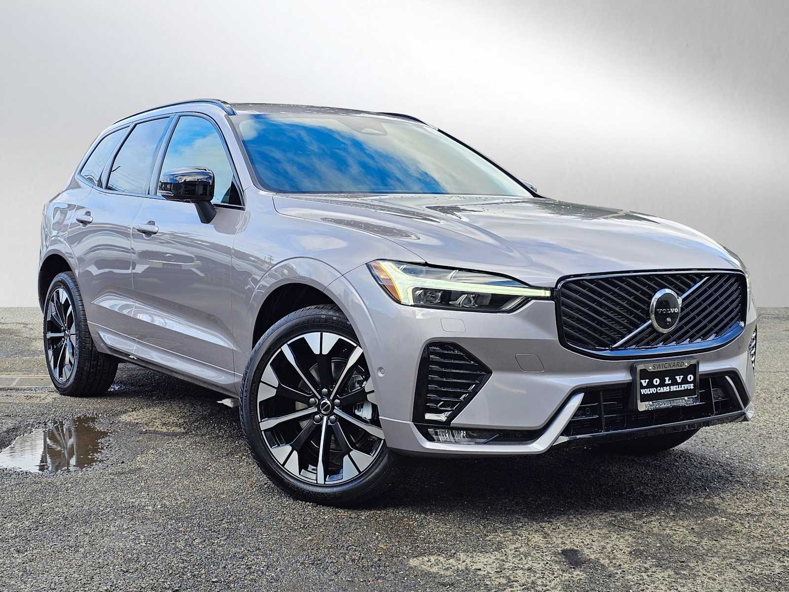 2026 Volvo XC60 B5 Plus Dark AWD's photo