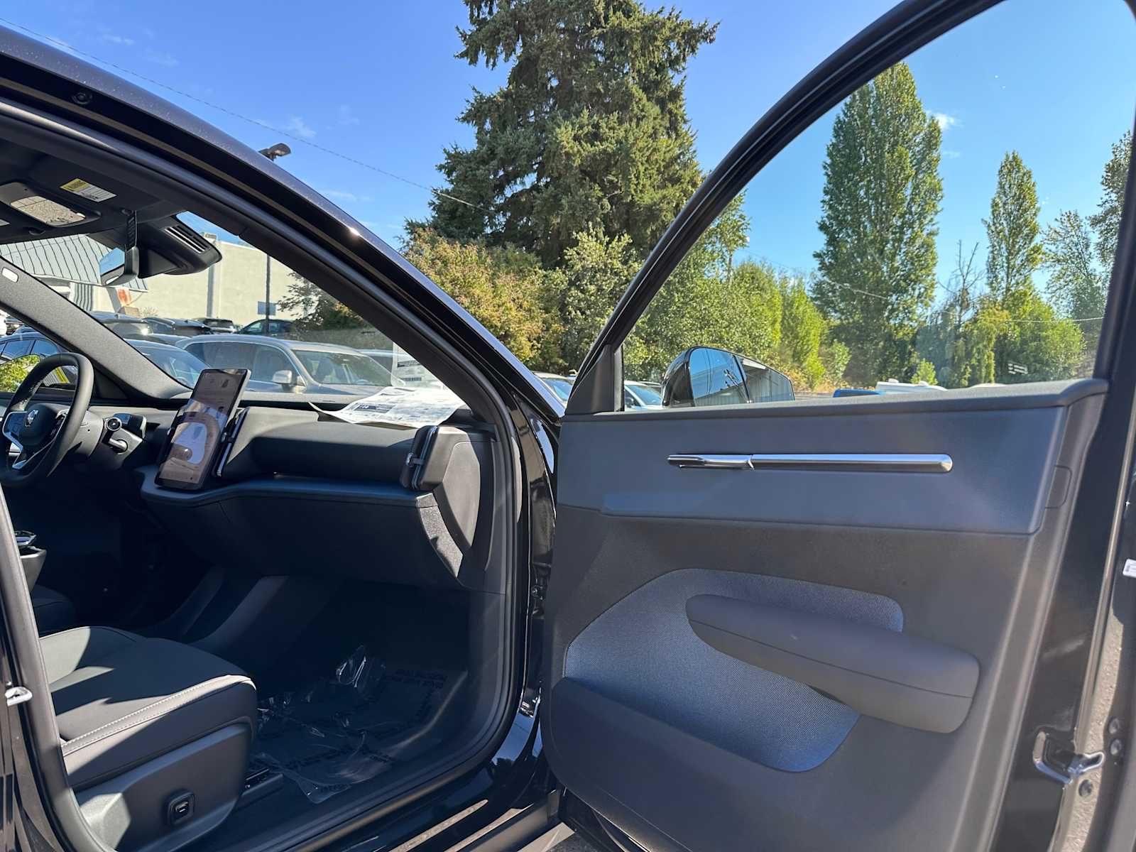 2025 Volvo EX30 Plus - Photo 11