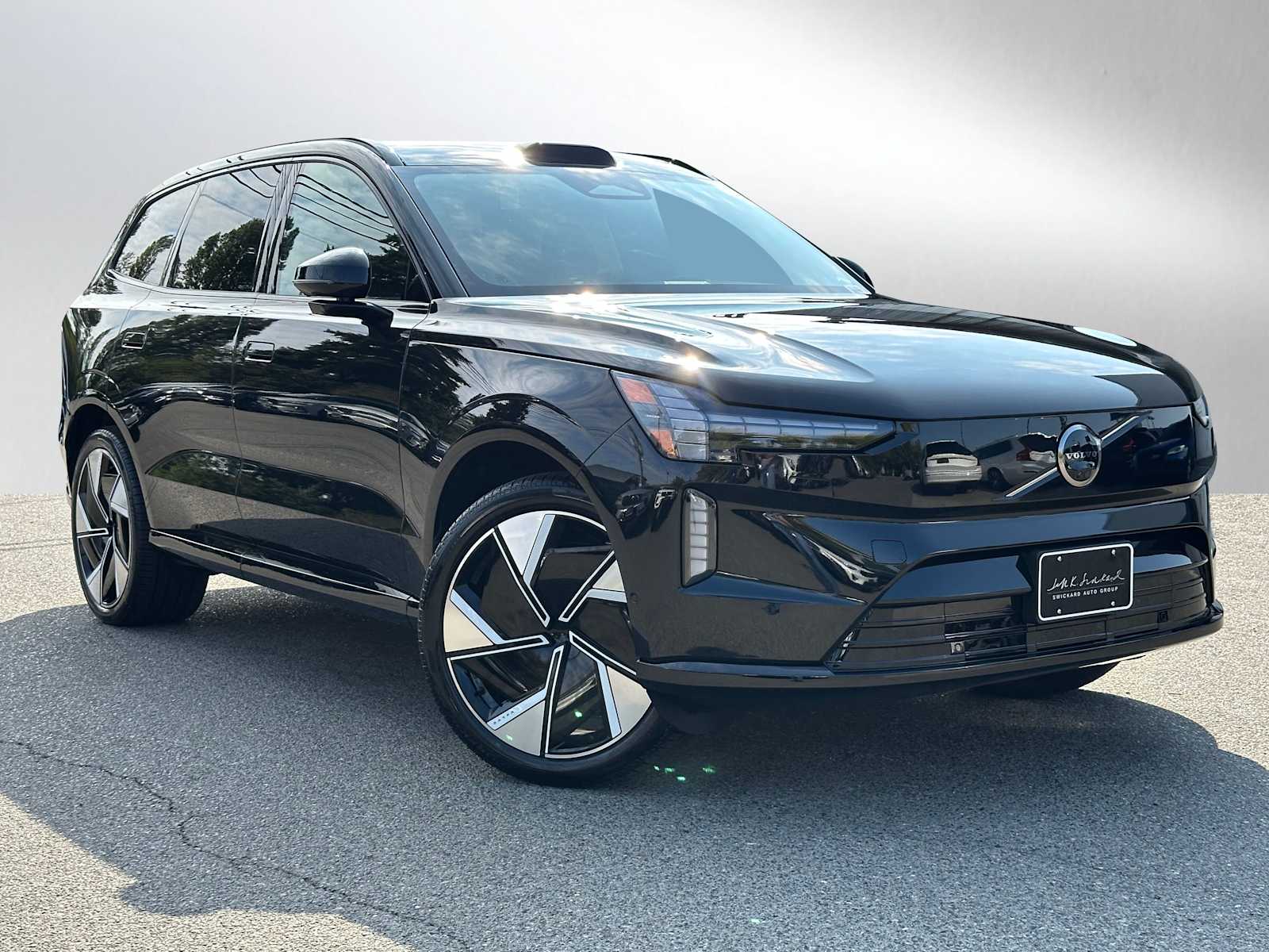 2025 Volvo EX90 Plus's photo