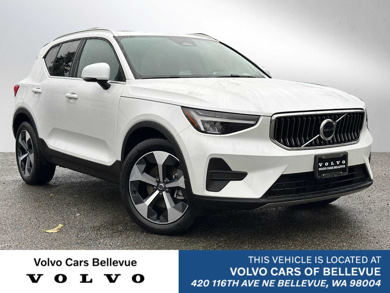 2025 Volvo XC40 Core