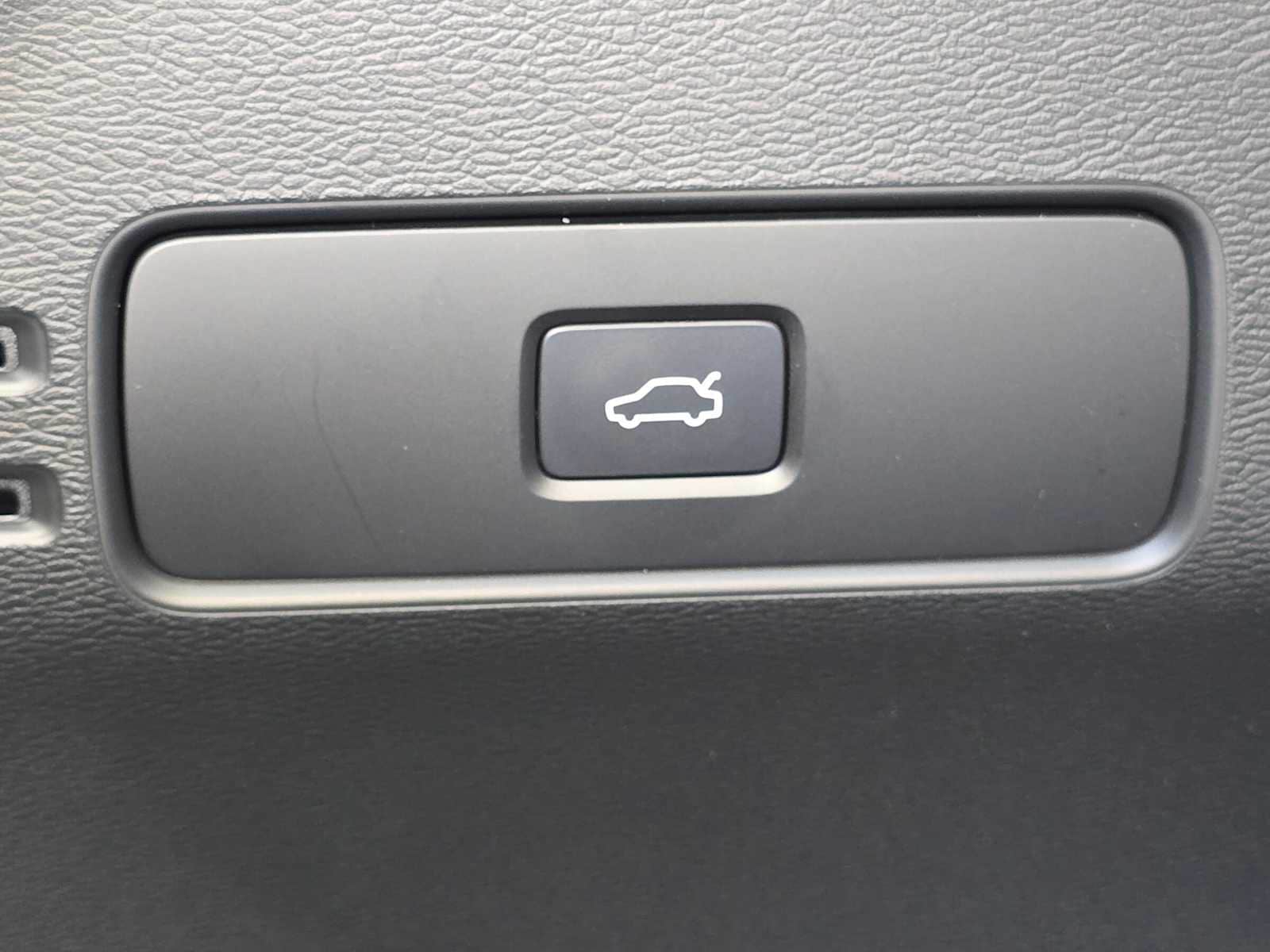 2026 Volvo XC40 Plus - Photo 31