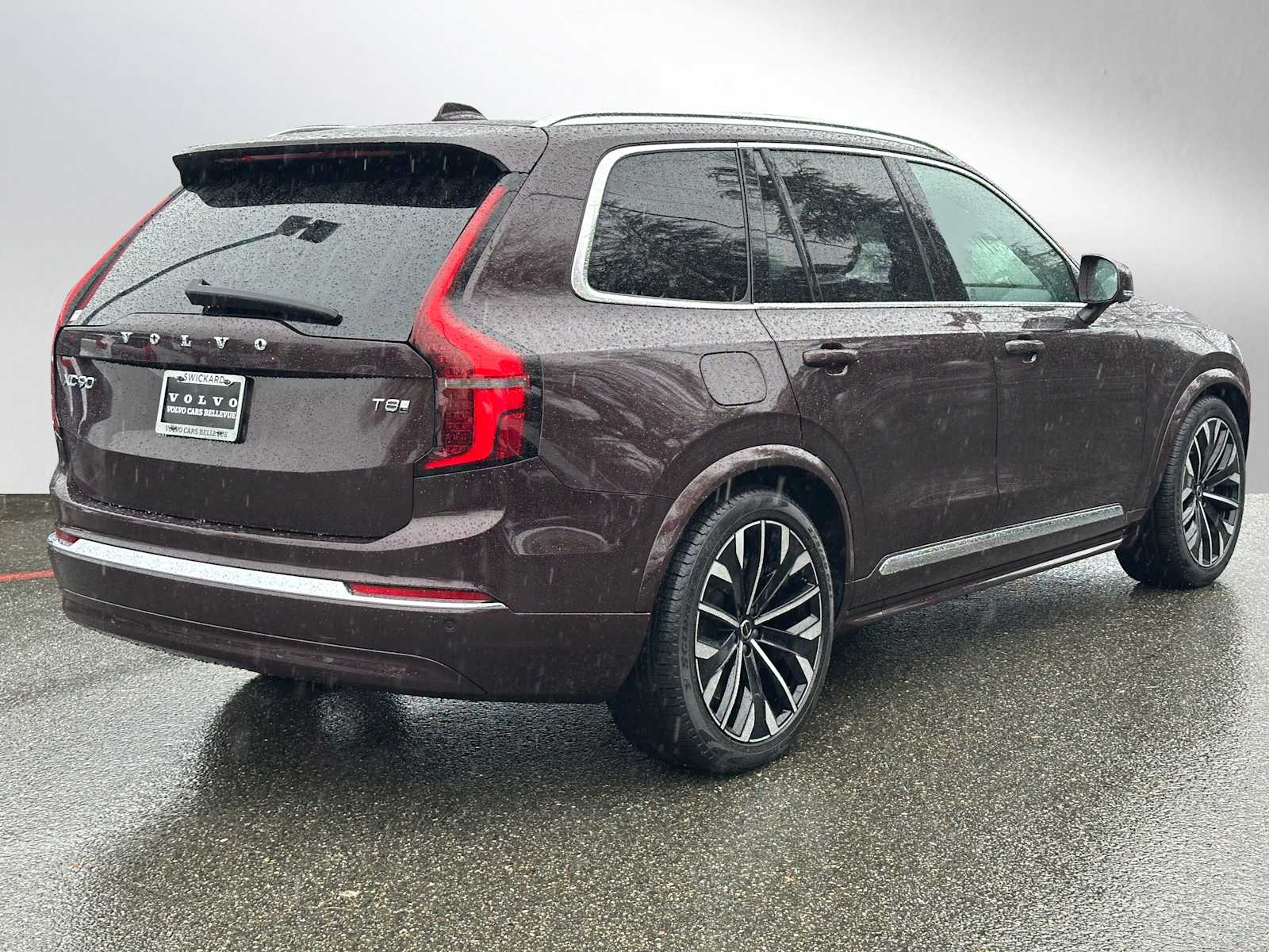 2025 Volvo XC90 T8 photo 2