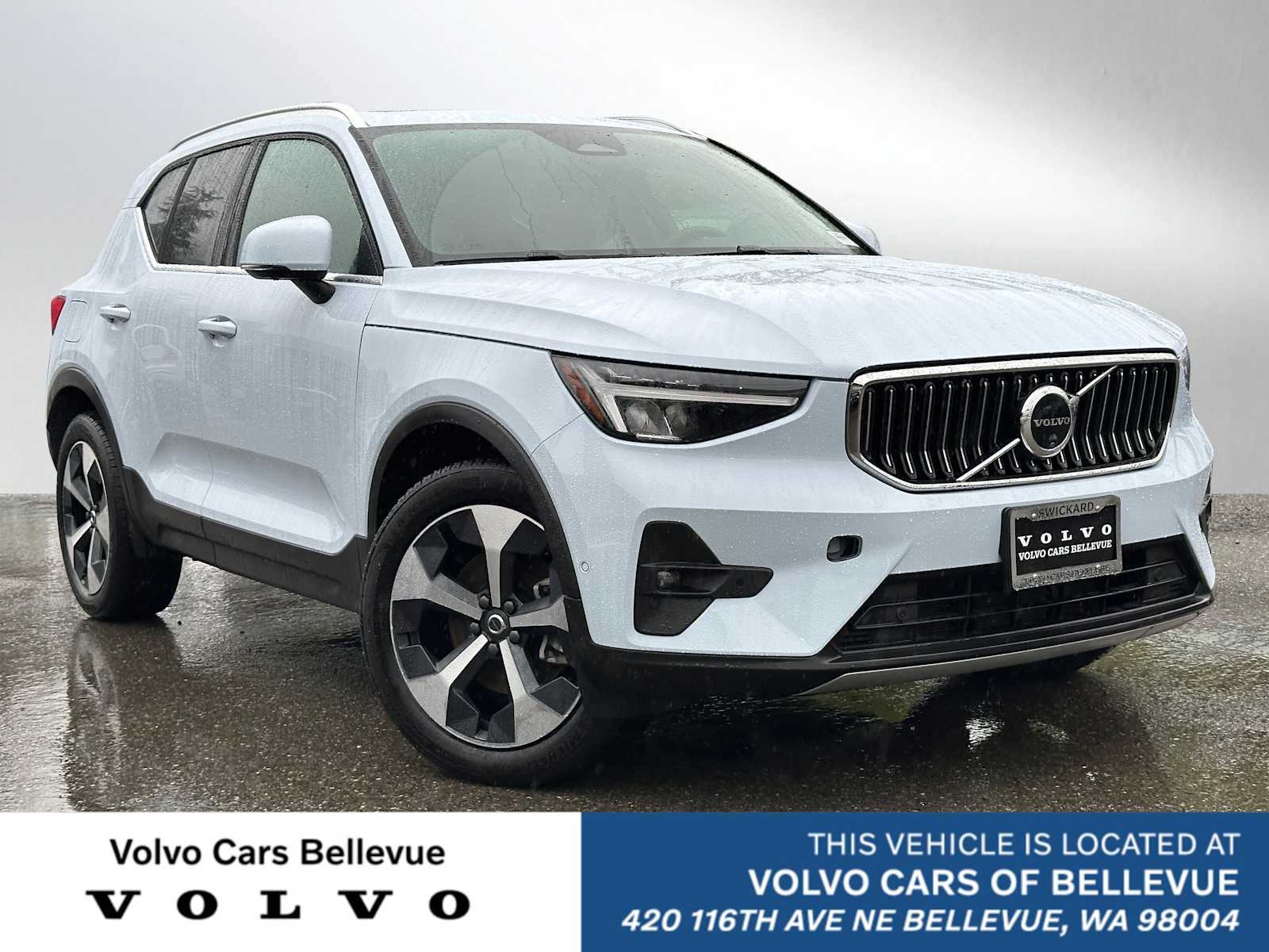 2025 Volvo XC40 B5 Plus Bright AWD's photo