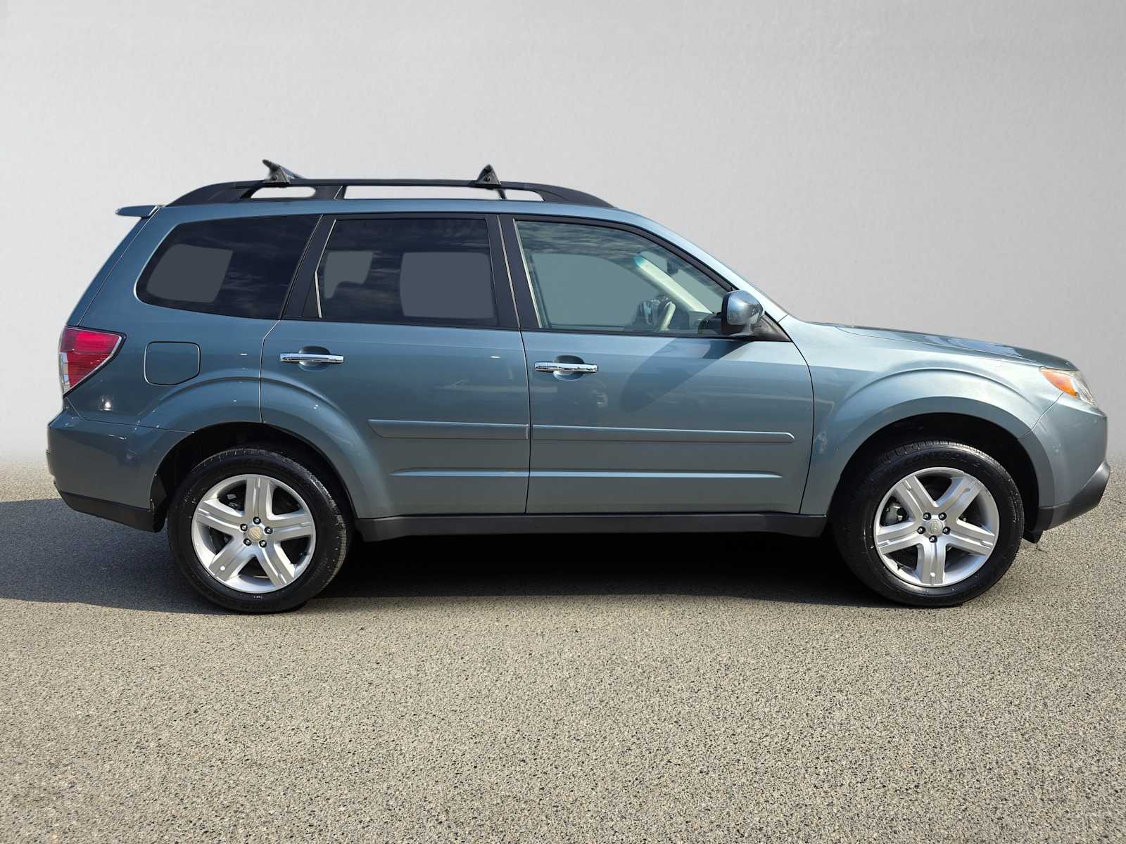 Used 2009 Subaru Forester  with VIN JF2SH63659H764737 for sale in Bellevue, WA
