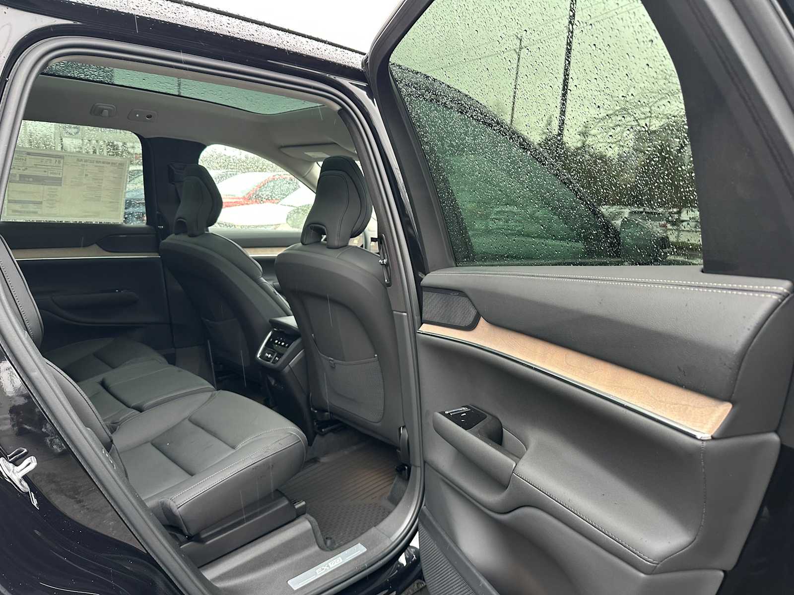 2025 Volvo EX90 Plus - Photo 13