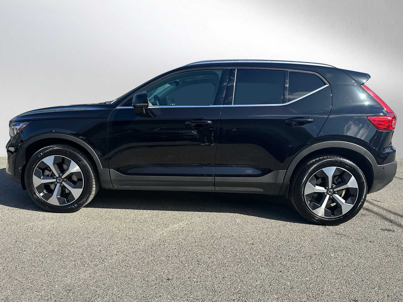 2025 Volvo XC40 Plus - Photo 6