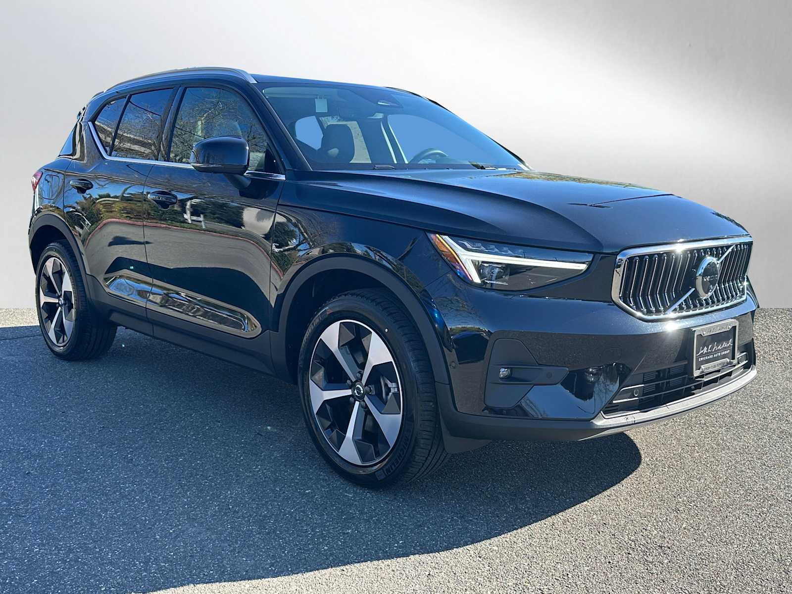 2025 Volvo XC40 B5 Plus Bright Theme