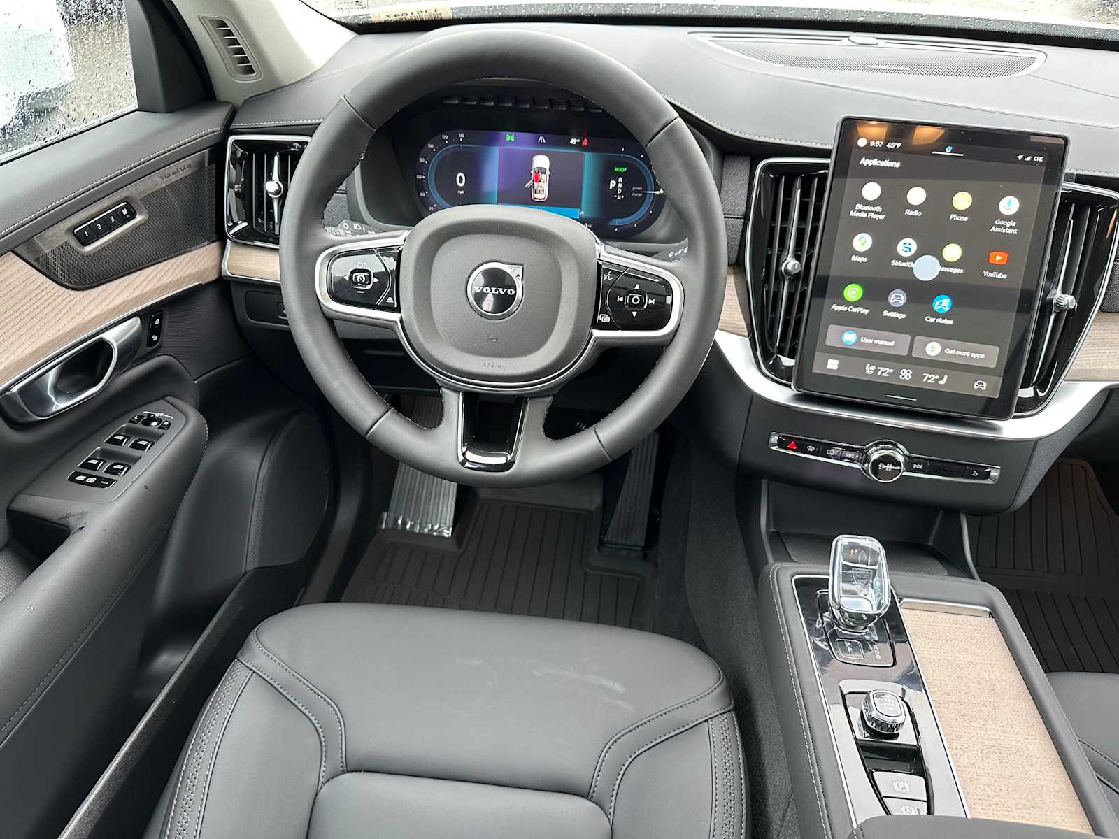 2025 Volvo XC90 Plus - Photo 18