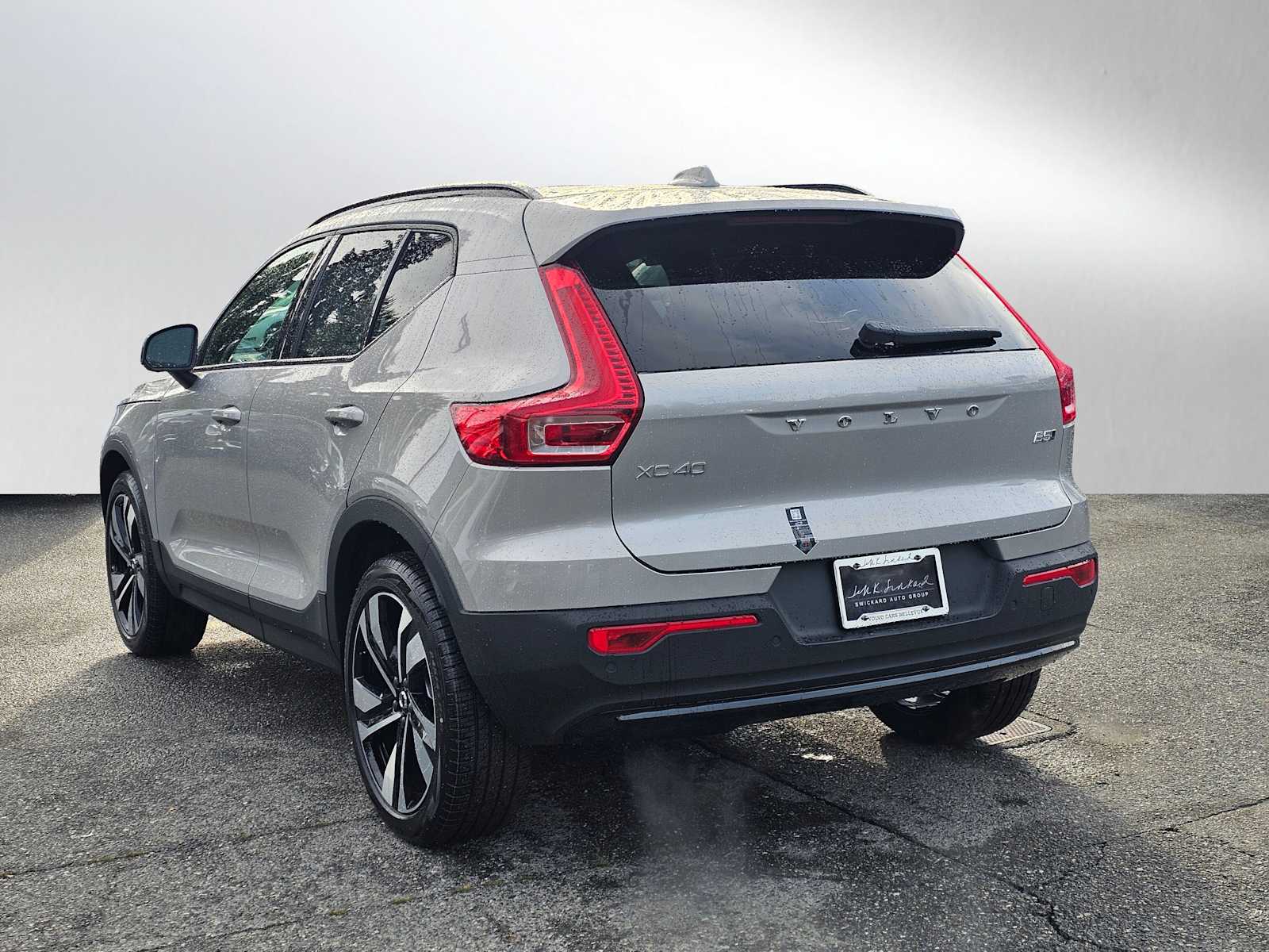 2025 Volvo XC40 Plus photo 3
