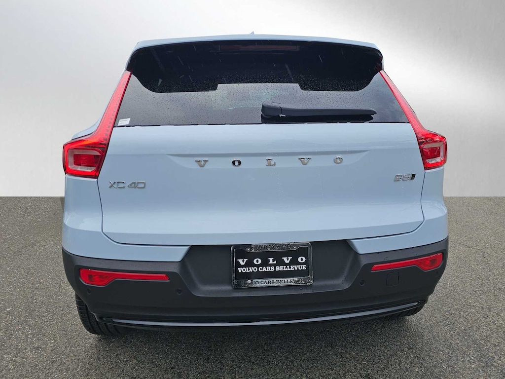 New 2026 Volvo XC40 B5 Ultra SUV