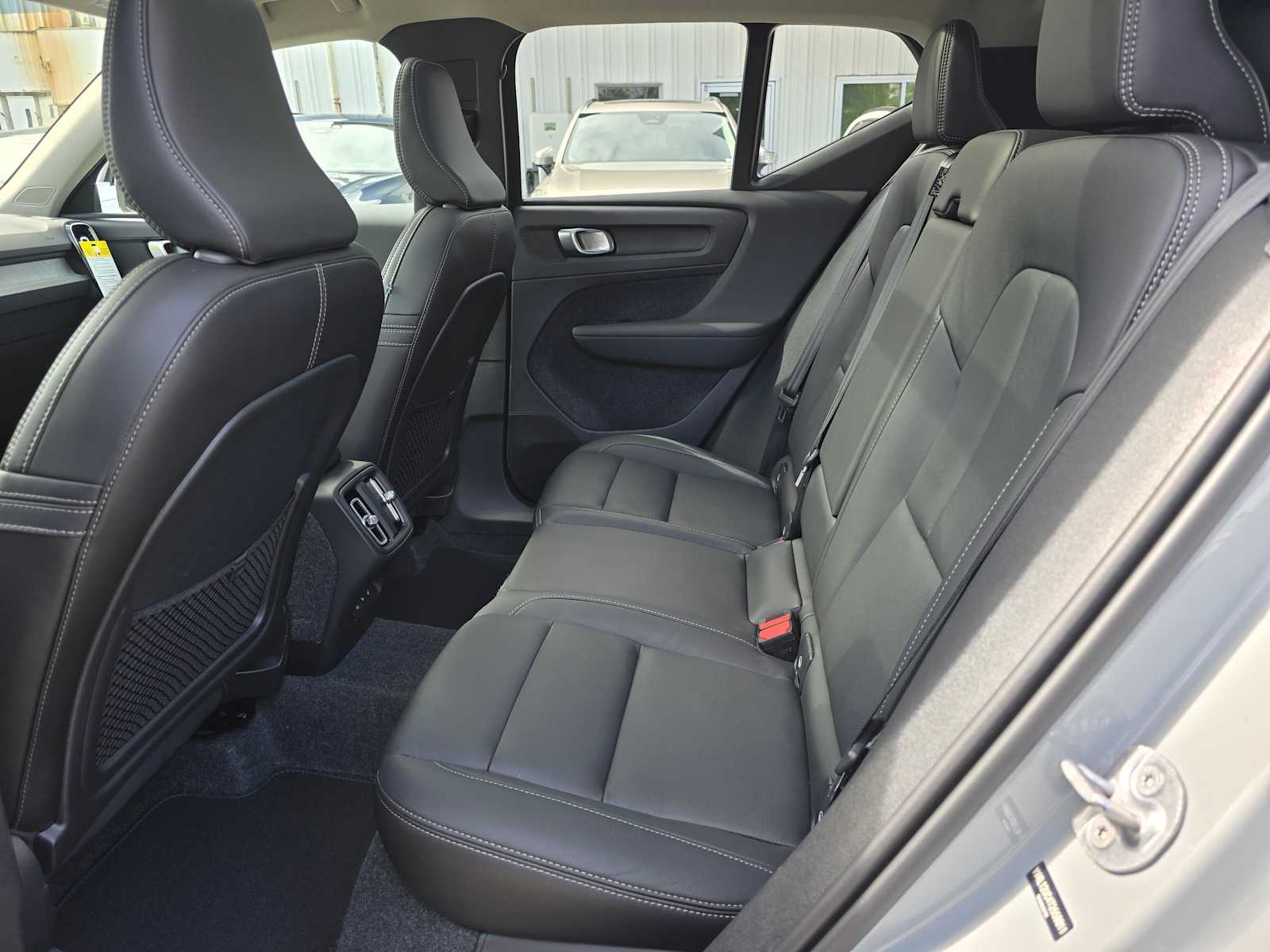 2026 Volvo XC40 Plus - Photo 15