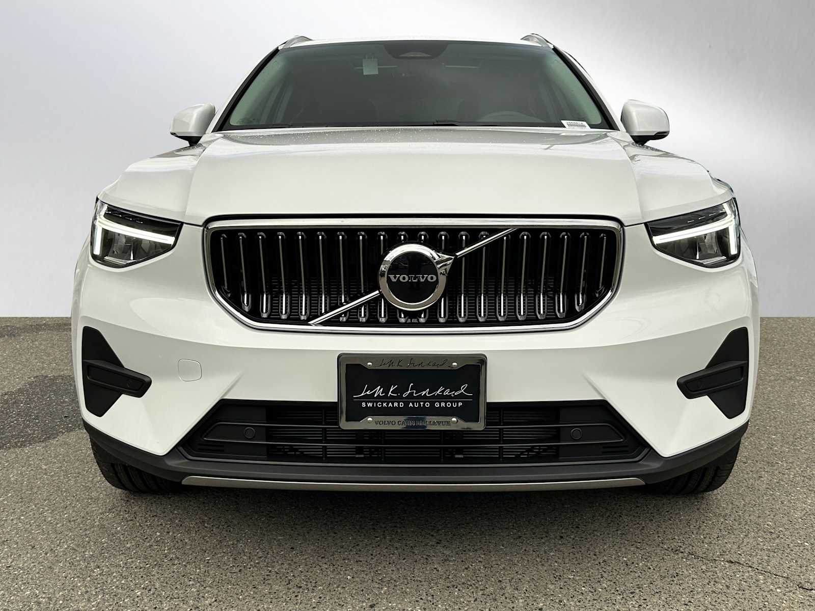 2025 Volvo XC40 Core photo 2