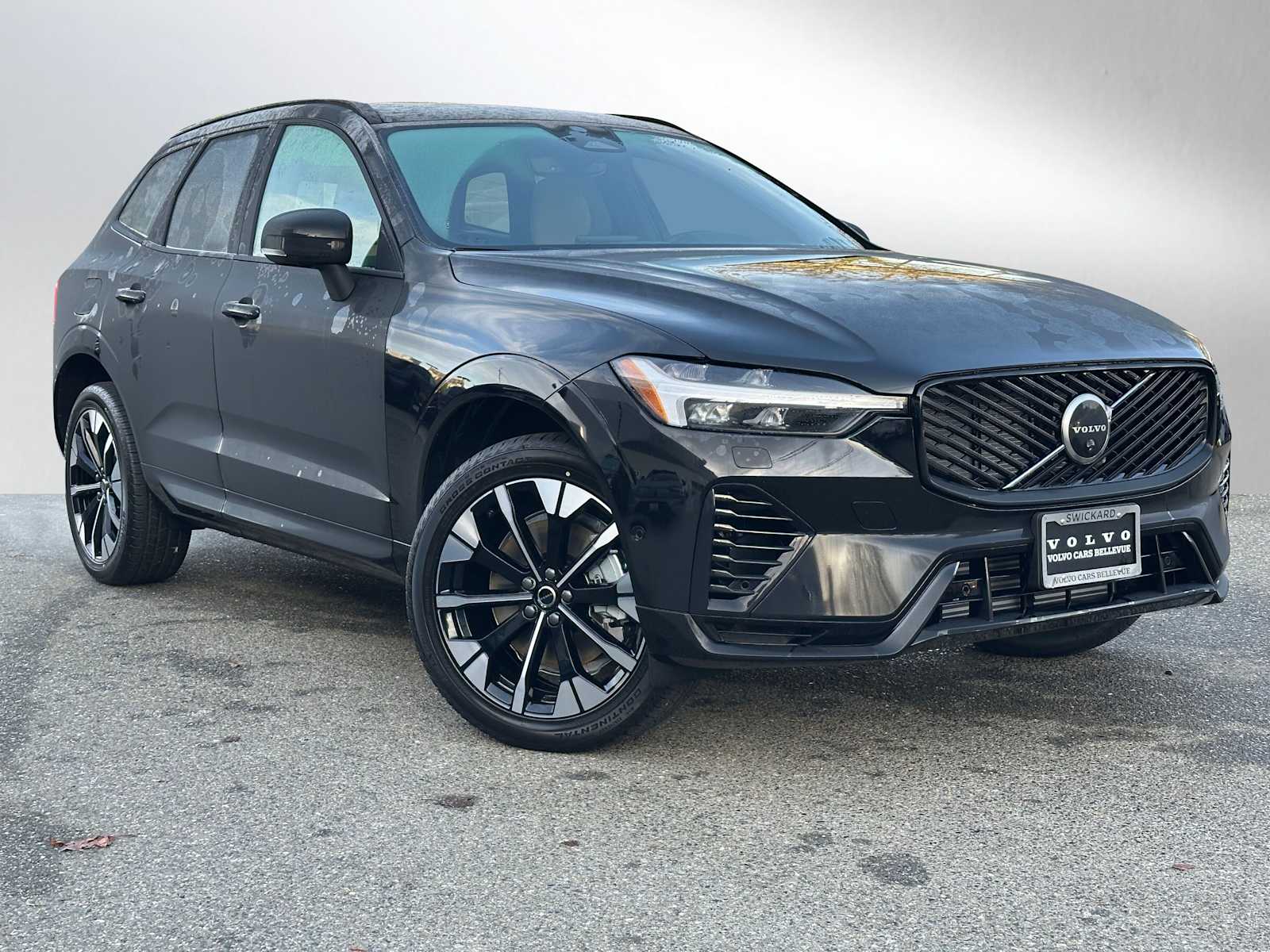 2026 Volvo XC60 Plus's photo