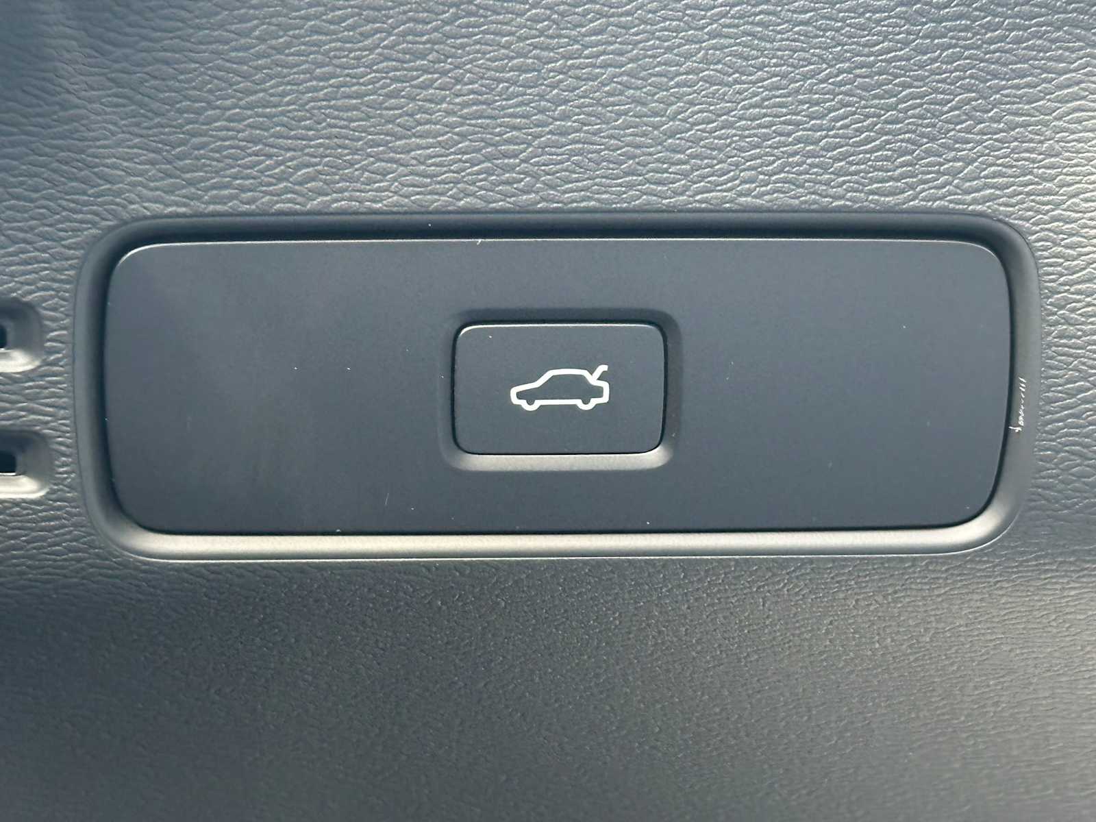 2025 Volvo EX40 Plus - Photo 32