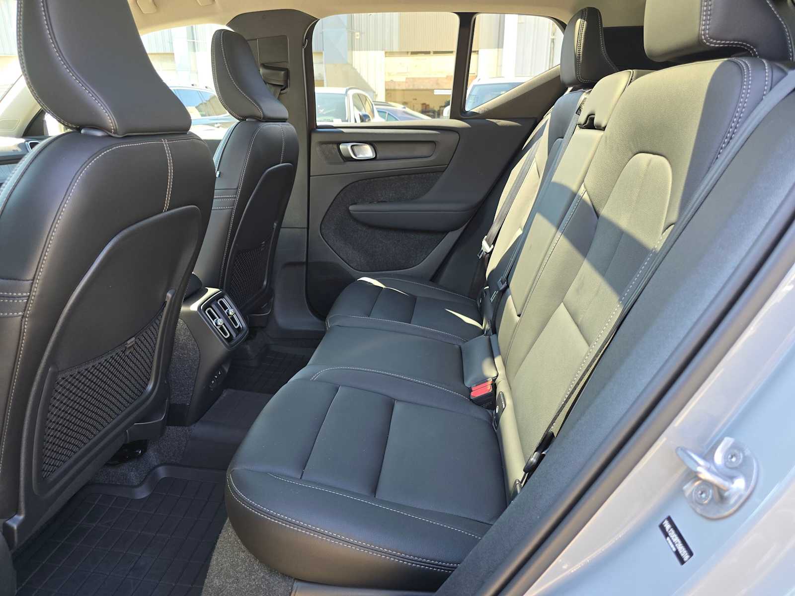 2026 Volvo XC40 Plus - Photo 15
