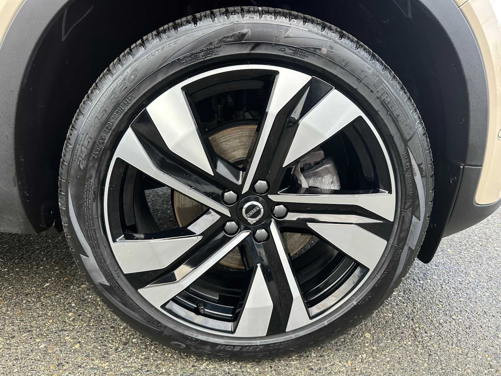 2025 Volvo XC40 Ultra - Photo 9