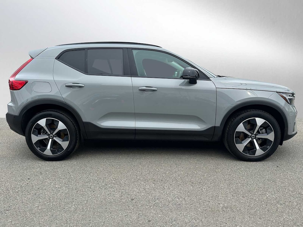 New 2026 Volvo XC40 B5 Plus SUV