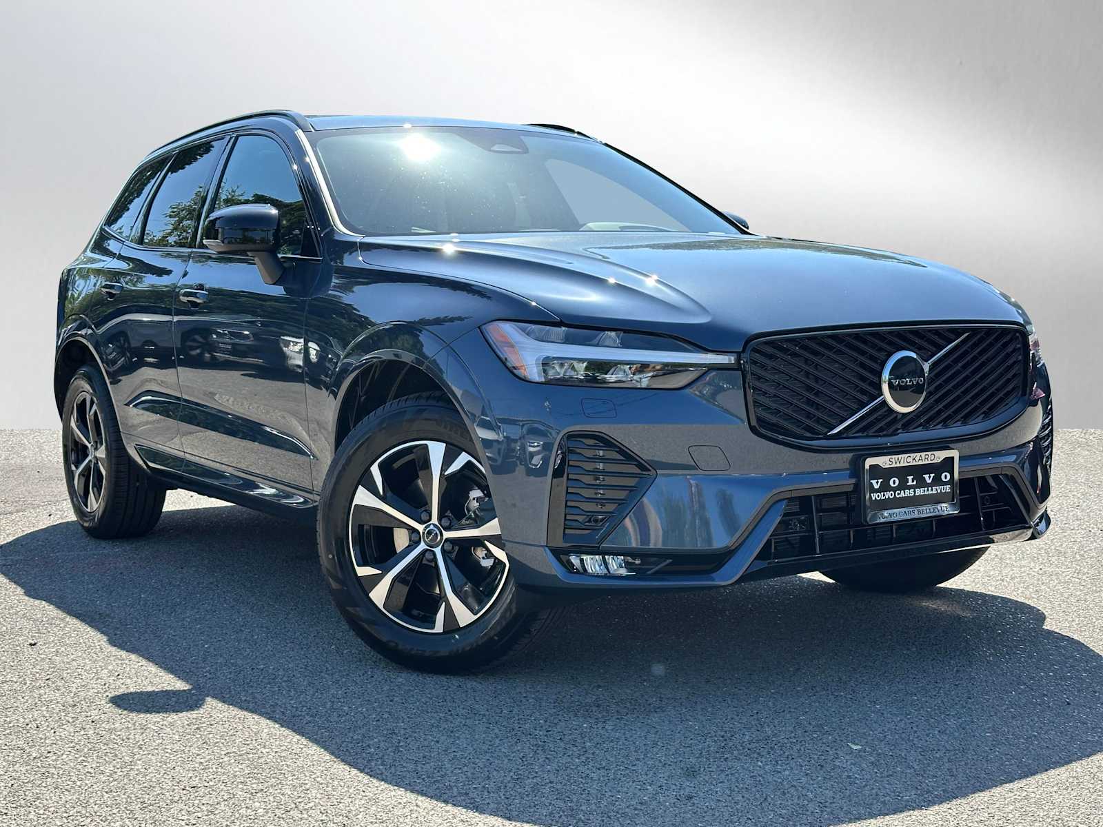 2026 Volvo XC60 B5 Core Dark AWD's photo