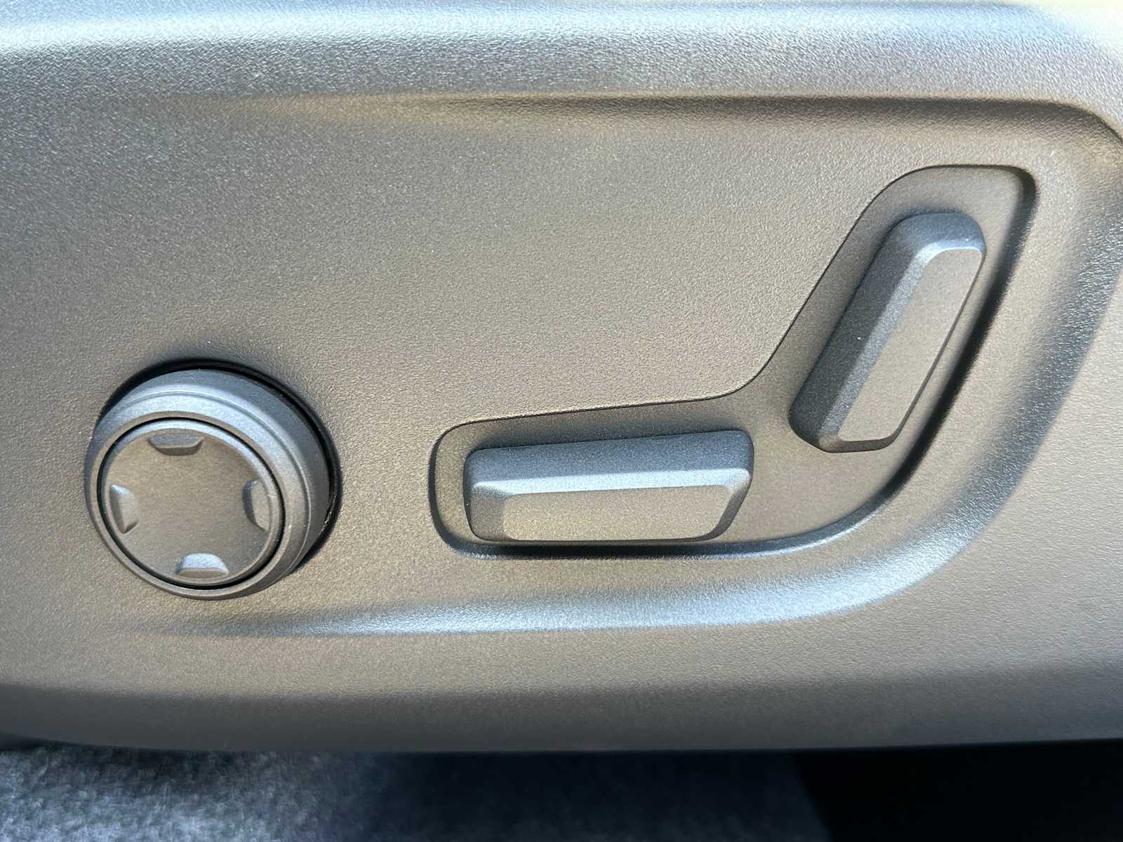 2025 Volvo XC40 Ultra - Photo 21