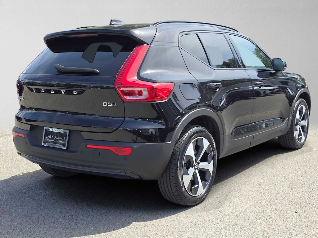 Used 2025 Volvo XC40 B5 Plus Dark Theme SUV