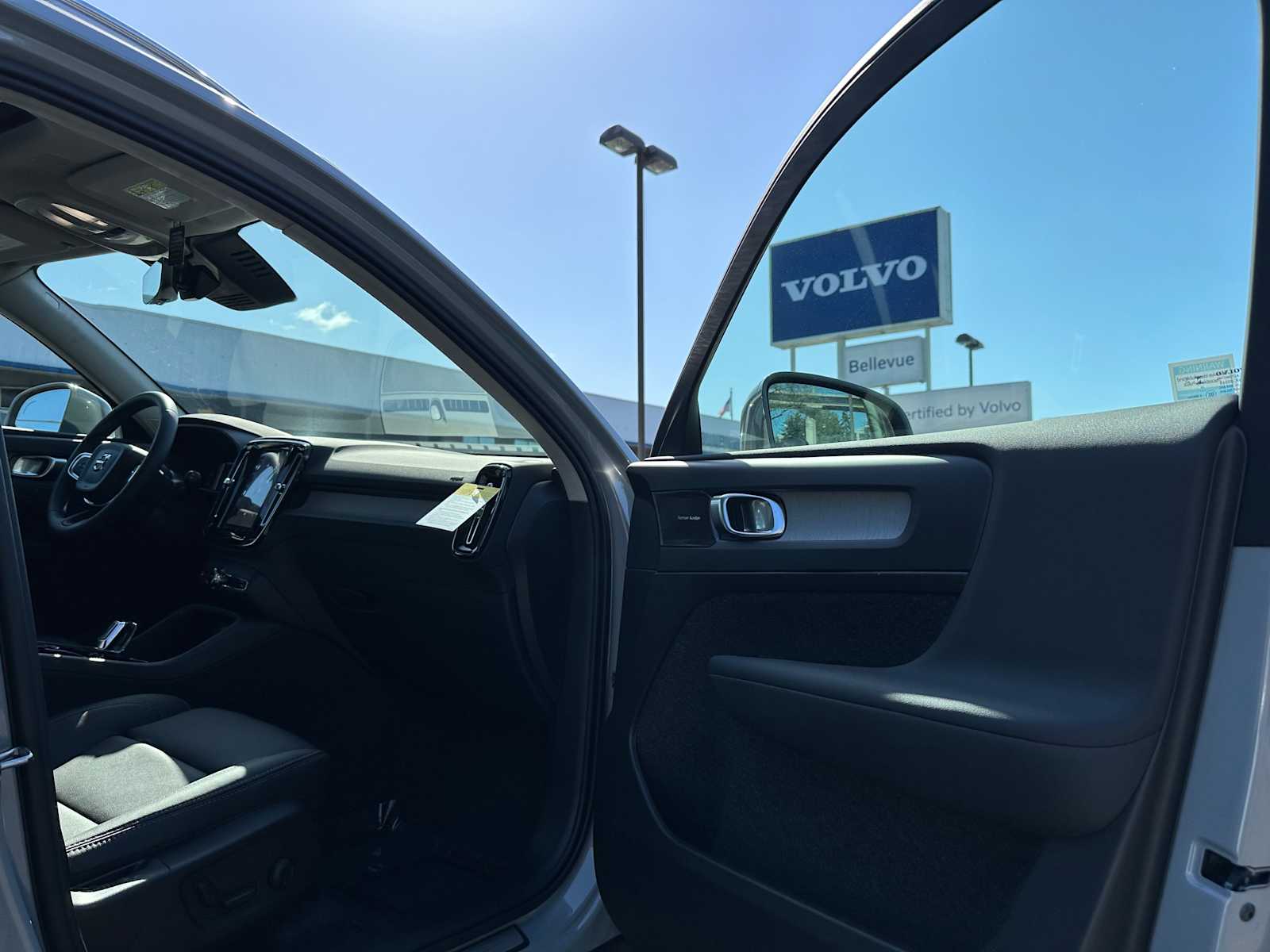 2025 Volvo XC40 Ultra - Photo 10