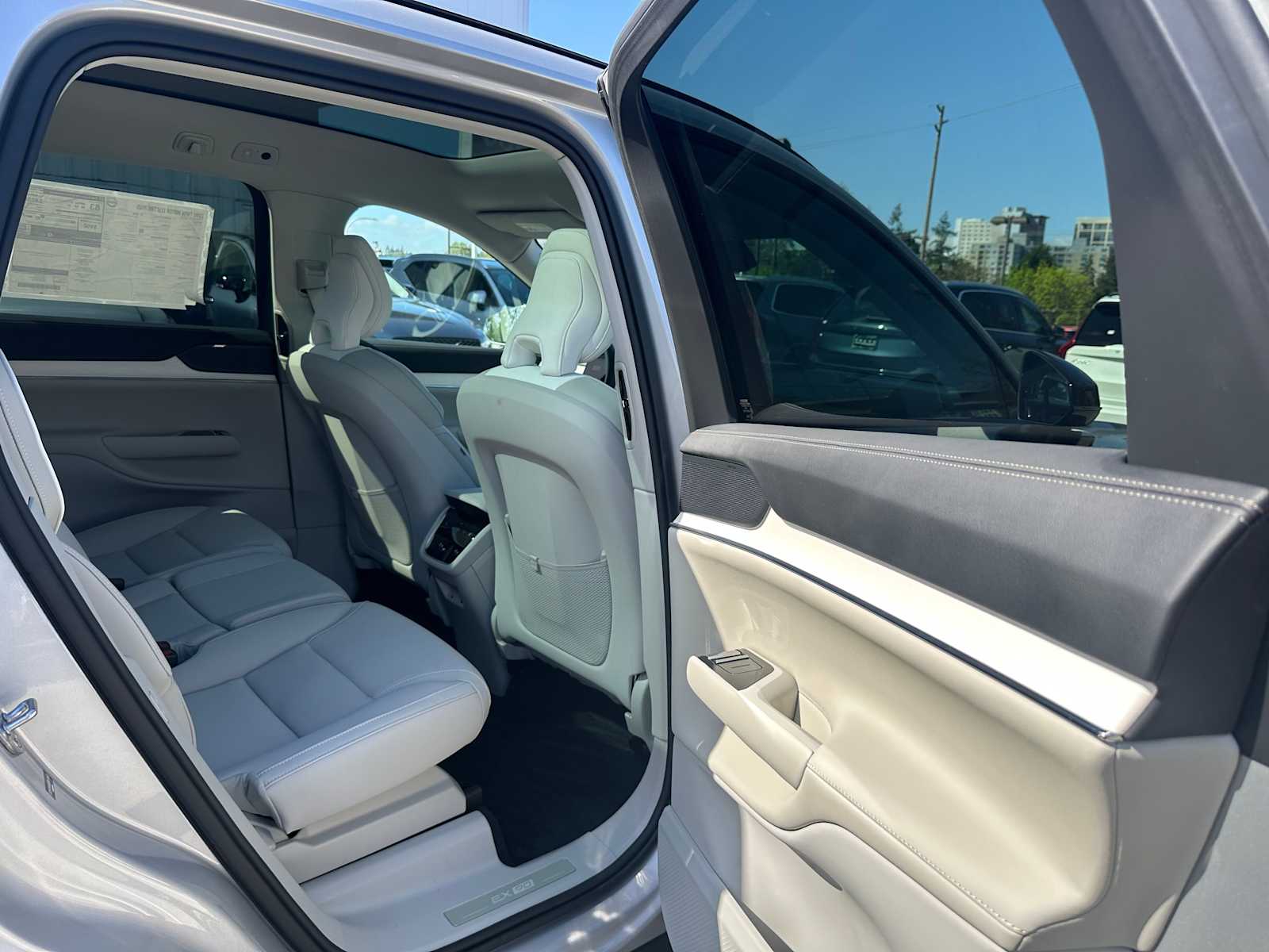 2025 Volvo EX90 Plus - Photo 13