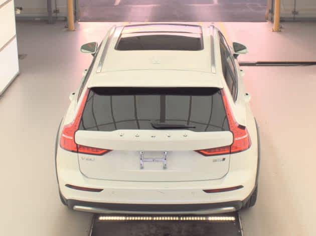 2025 Volvo V60 Cross Country B5 Plus photo 3