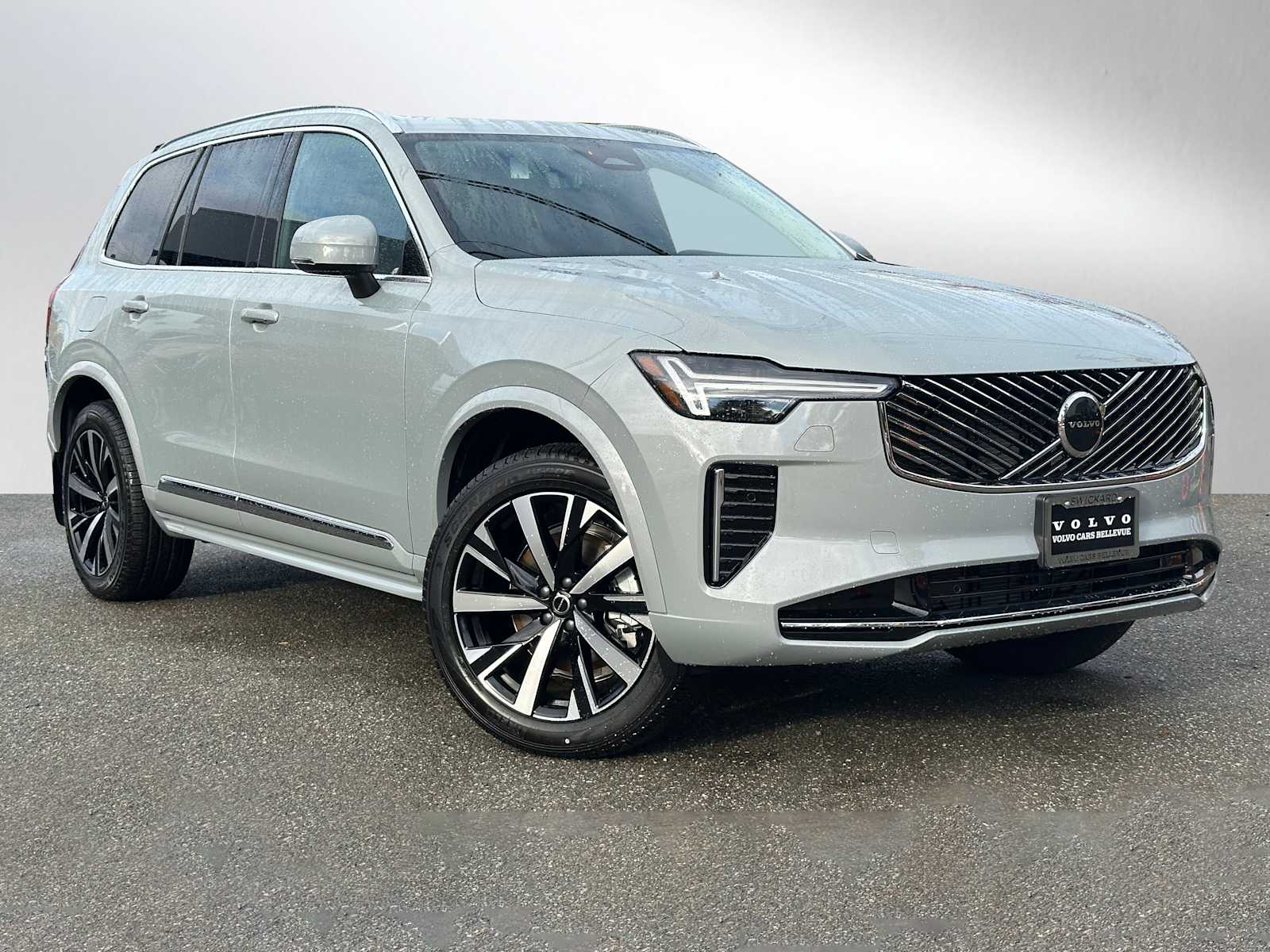 2025 Volvo XC90 Core's photo