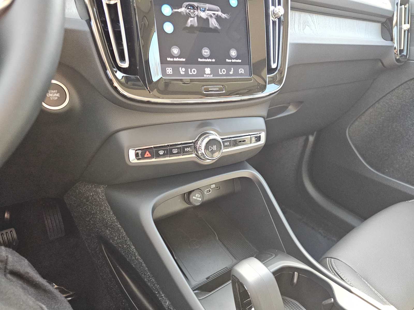 2025 Volvo XC40 Core - Photo 27