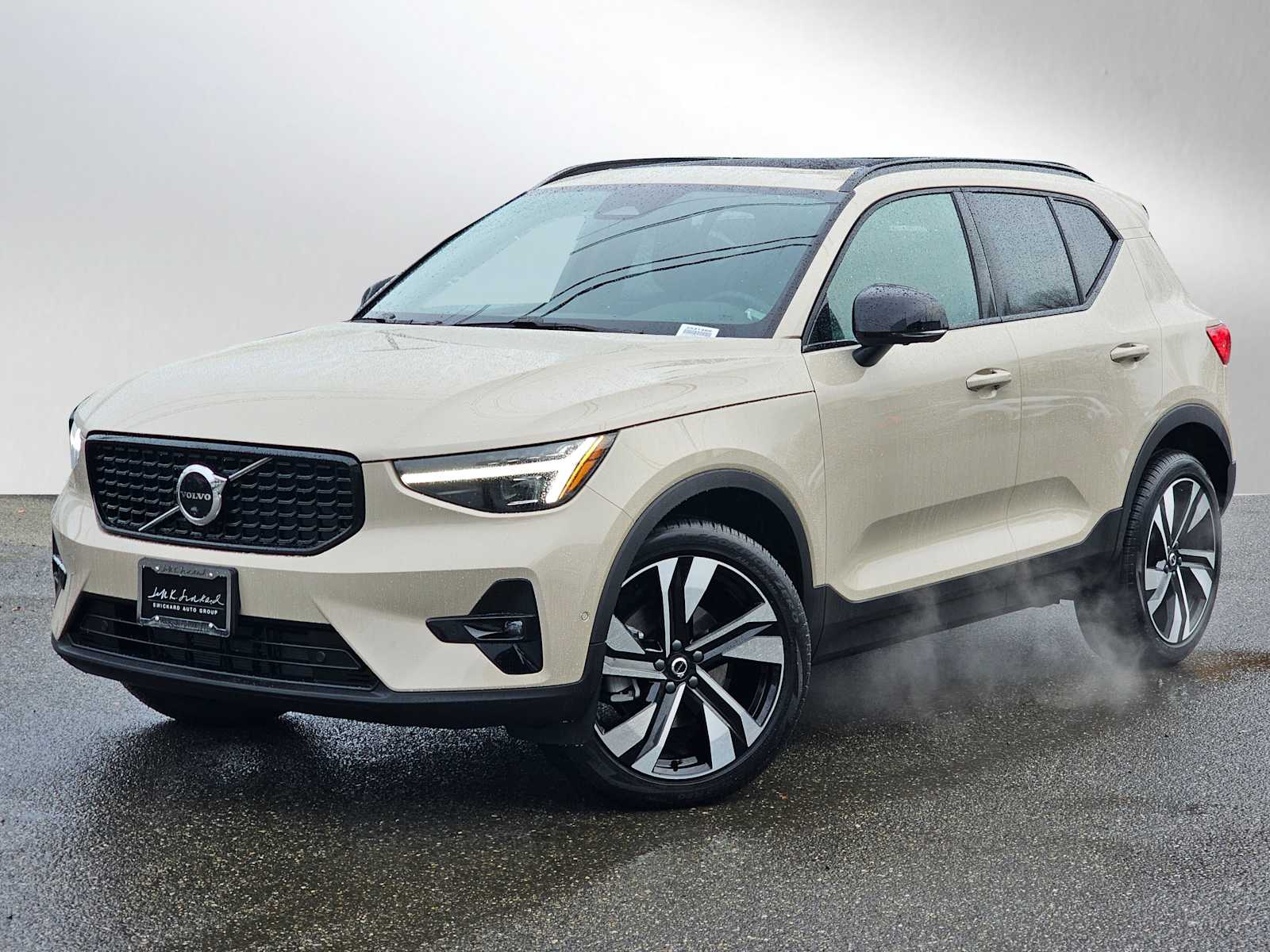 2025 Volvo XC40 photo 3