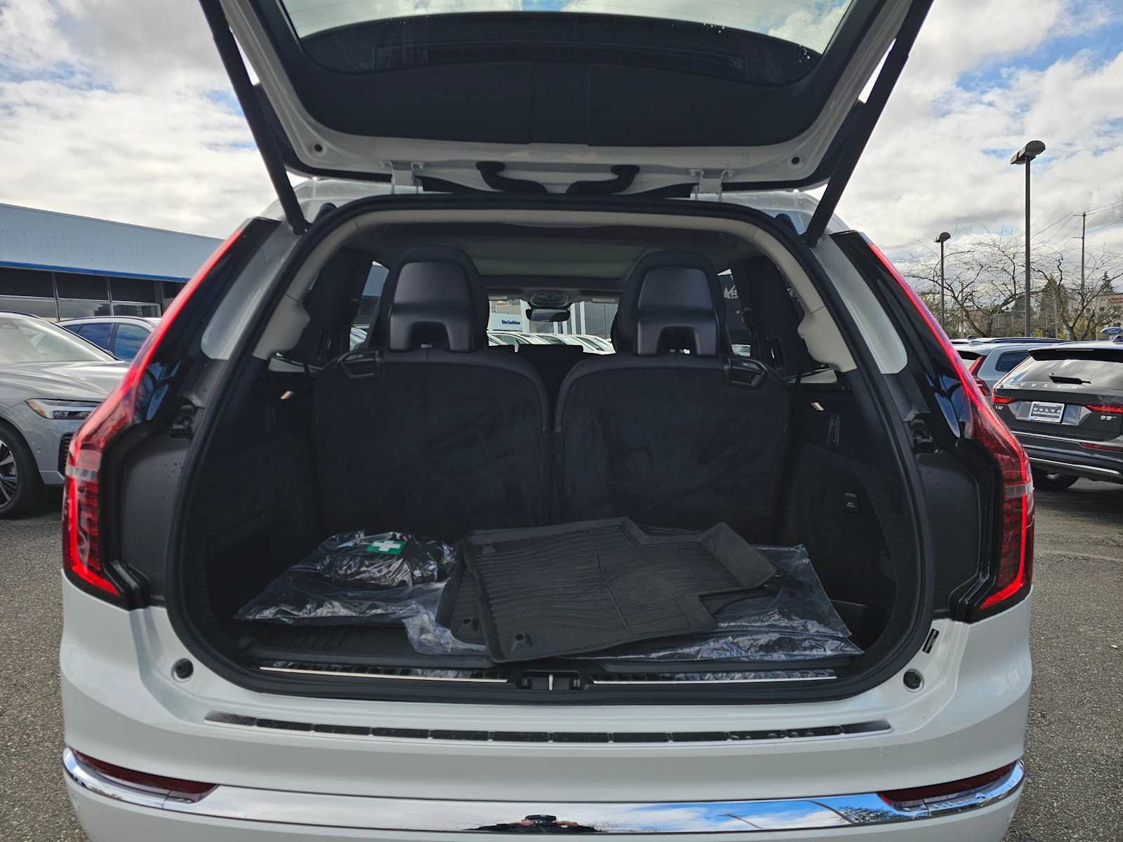 2025 Volvo XC90 Plus - Photo 15