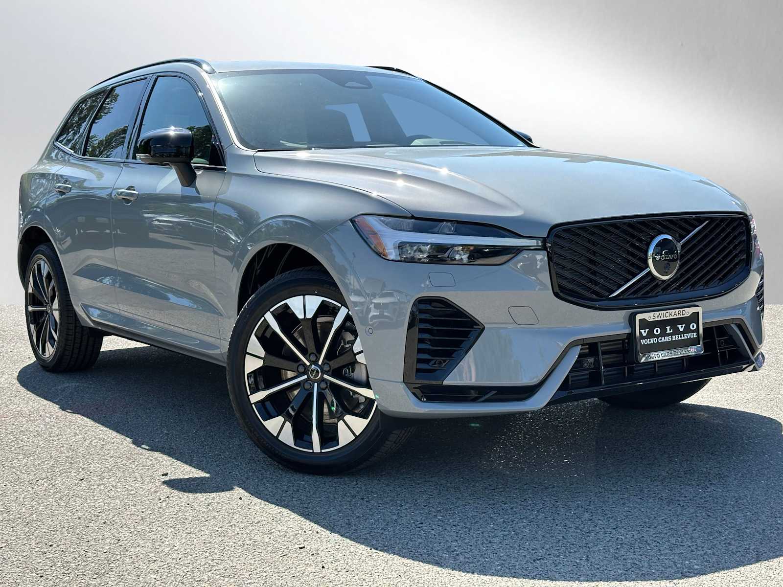 2026 Volvo XC60 T8 Plus Dark AWD's photo