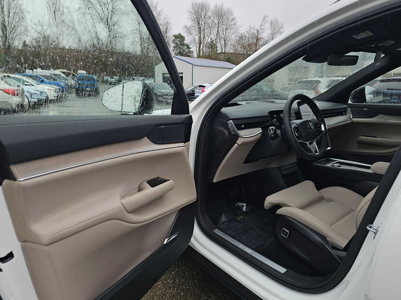2025 Volvo EX90 Ultra - Photo 17