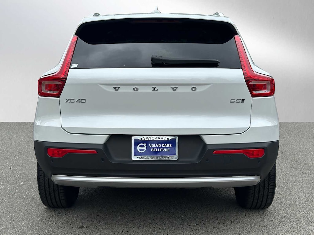 New 2025 Volvo XC40 B5 Core Bright Theme SUV