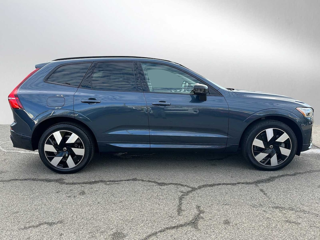 Certified 2024 Volvo XC60 plug-in hybrid T8 Plus Dark SUV