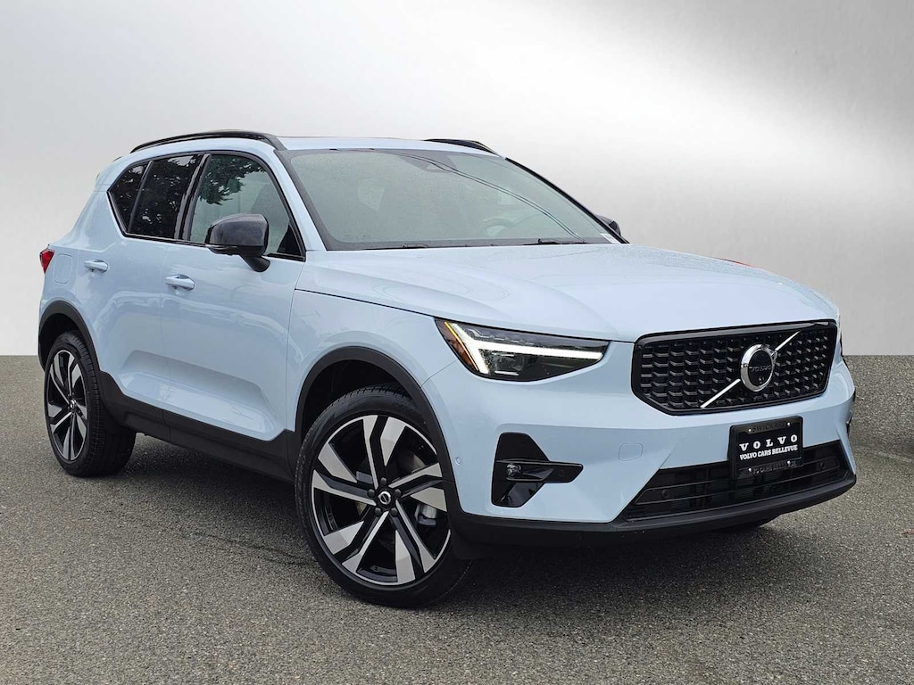 New 2026 Volvo XC40 B5 Ultra SUV
