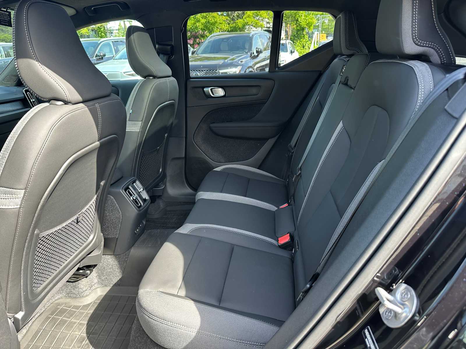 2025 Volvo EX40 Plus - Photo 15