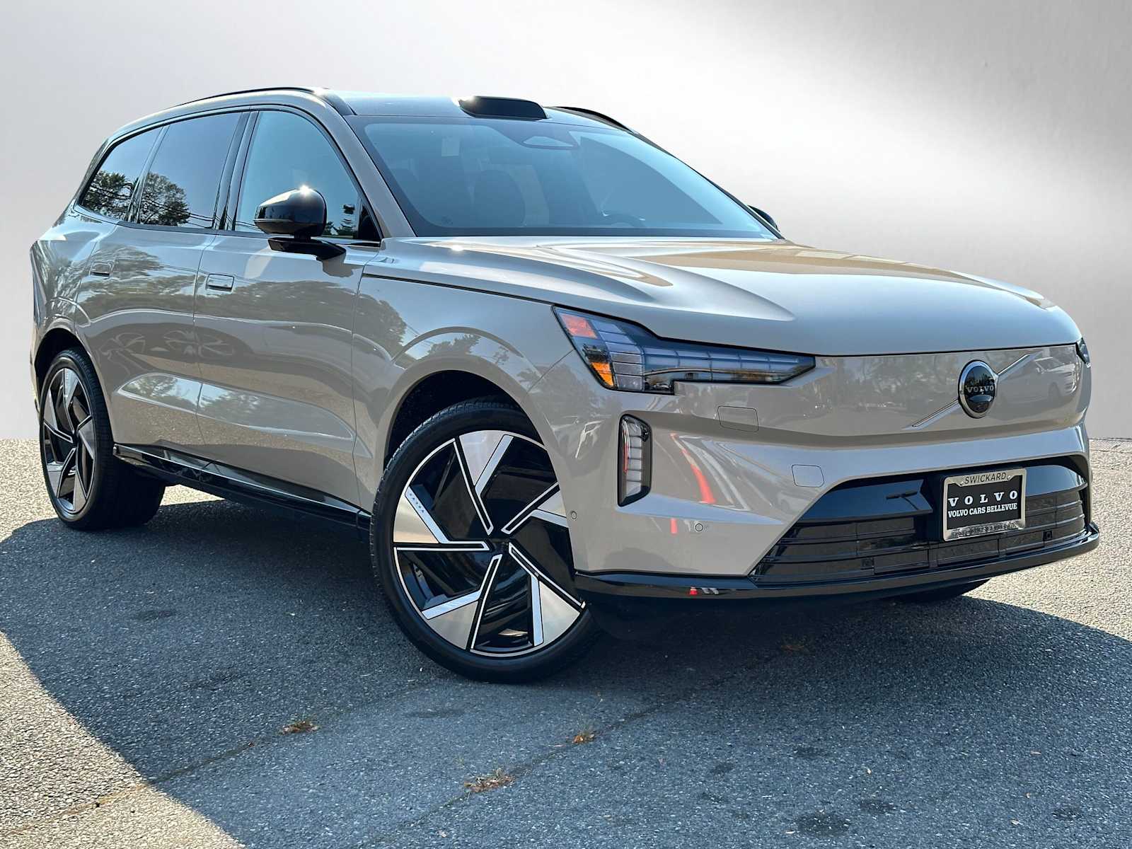 2025 Volvo EX90 Ultra's photo