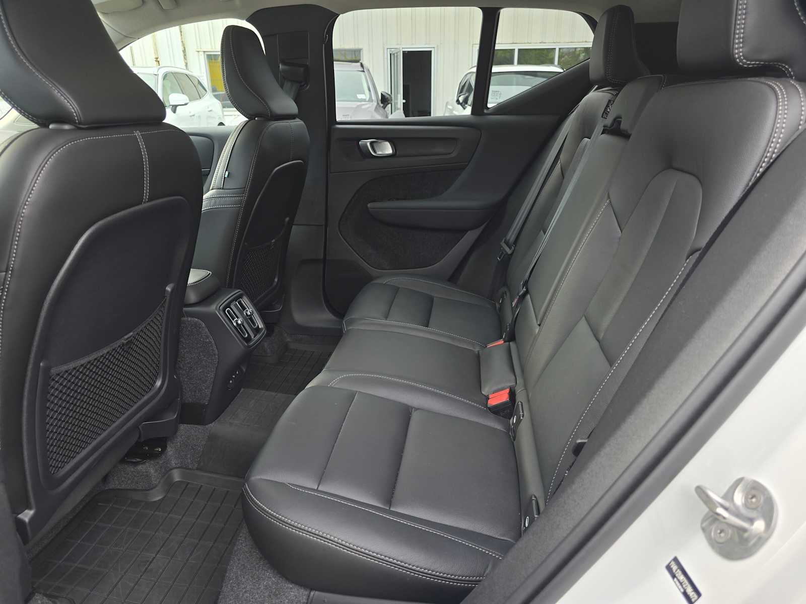 2026 Volvo XC40 Ultra - Photo 15