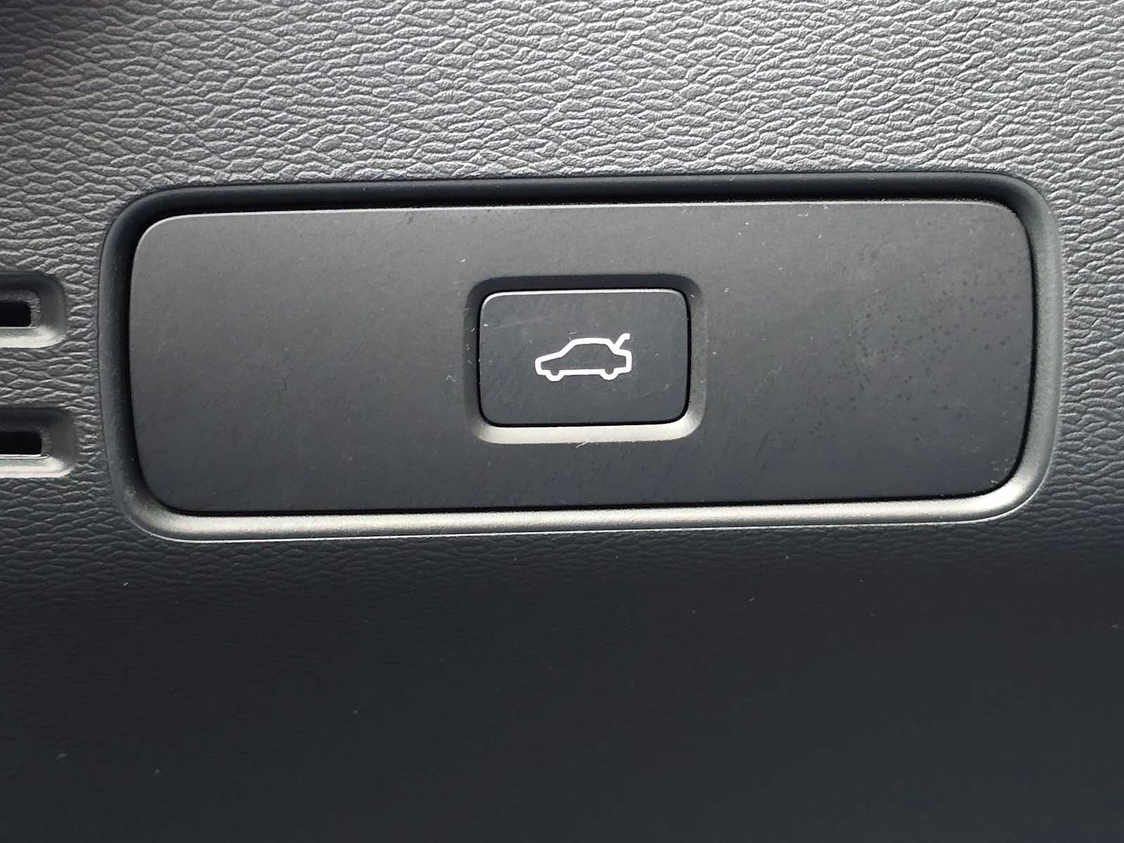 2026 Volvo XC40 Core - Photo 31
