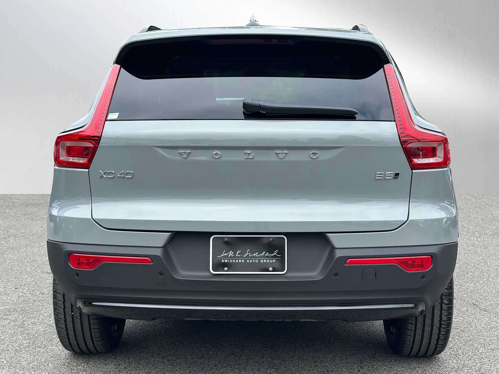 2026 Volvo XC40 Core photo 4
