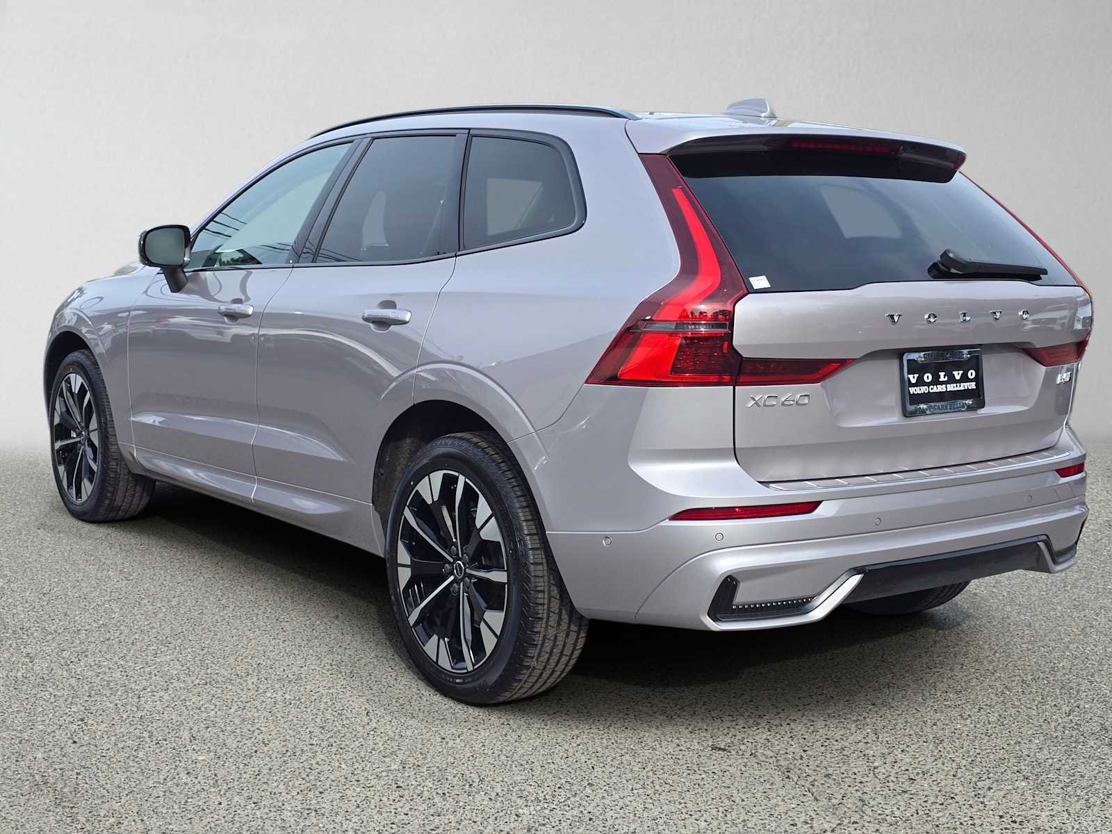 2026 Volvo XC60 Plus - Photo 5