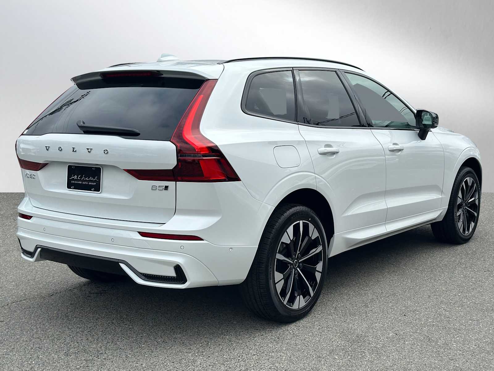 2026 Volvo XC60 B5 Plus photo 3