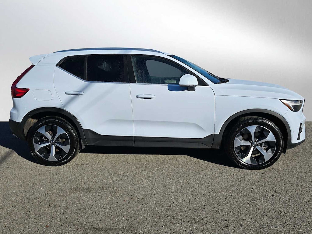 Certified 2025 Volvo XC40 B5 Plus Bright Theme SUV