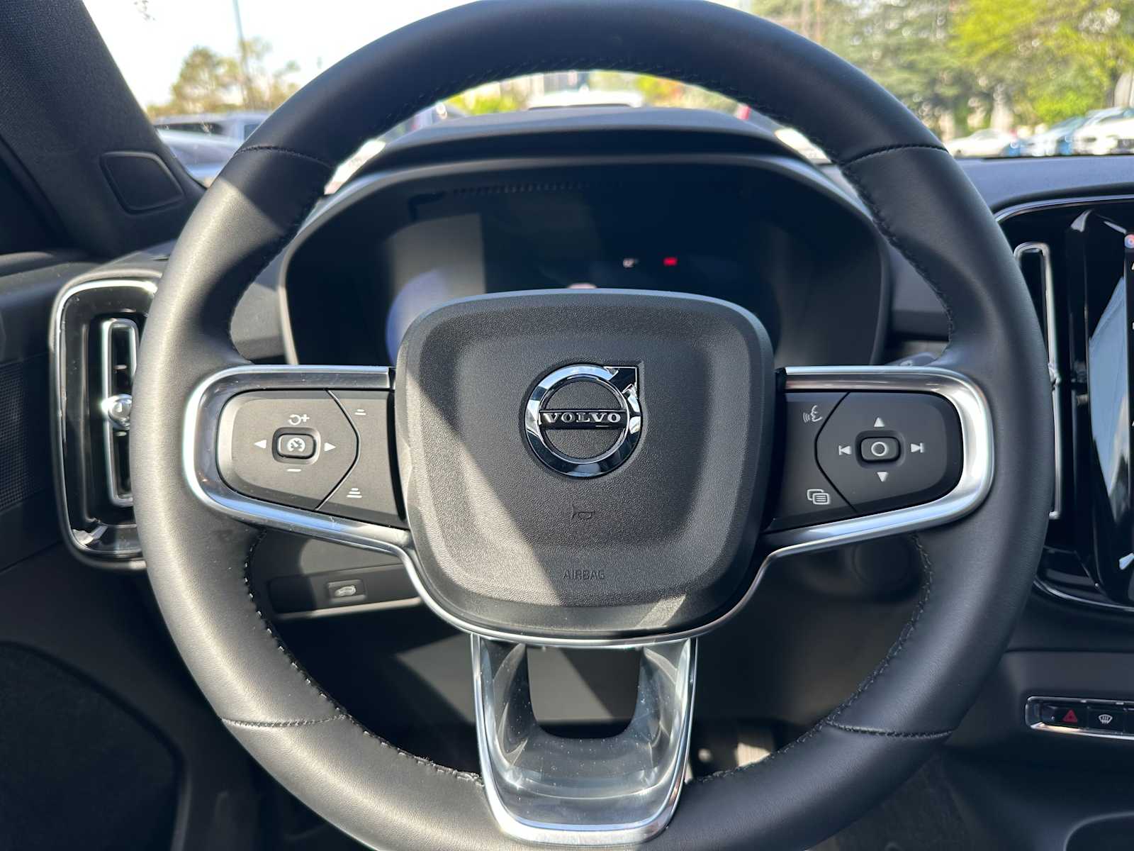 2025 Volvo EX40 Plus - Photo 24