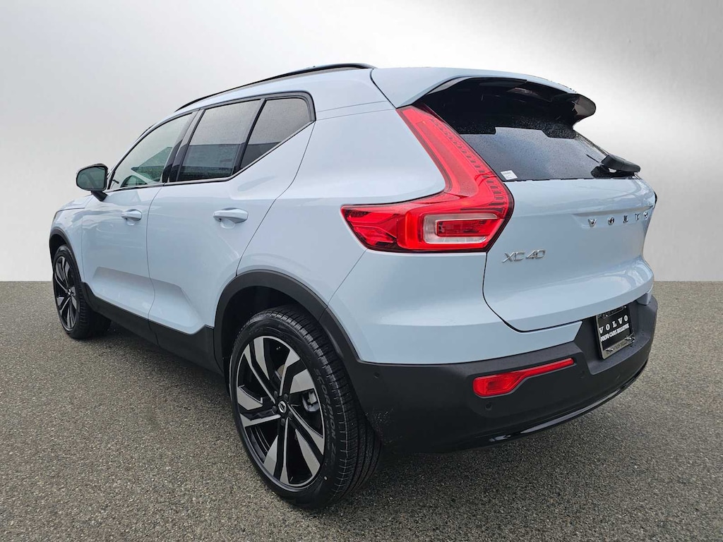 New 2026 Volvo XC40 B5 Ultra SUV